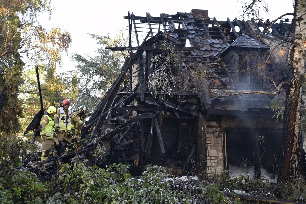 Grossfeuer Einfamilienhaus Siegburg Muehlengrabenstr P1099.JPG - Miklos Laubert